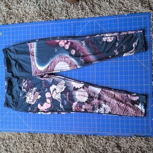 Sweaty Betty Floral Crane Leggings M Blue Burgundy Cream Activewear Yoga Pants